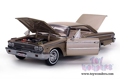 Sun Star USA - Ford Galaxie 500/XL Hardtop (1963, 1/18 scale diecast model car, Rose Beige) 1467