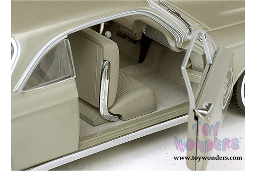 Sun Star - Chevrolet Corvair Coupe Hardtop (1963, 1/18 scale diecast model car, Autumn Gold) 1485