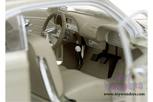 Sun Star - Chevrolet Corvair Coupe Hardtop (1963, 1/18 scale diecast model car, Autumn Gold) 1485