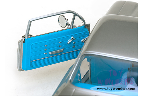 Sun Star - Chevrolet Corvair Coupe Hard Top (1963, 1/18 scale diecast model car, Satin Silver) 1486