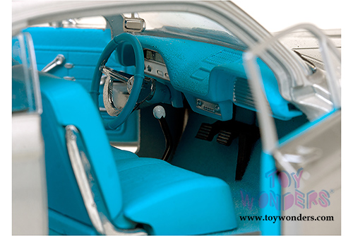 Sun Star - Chevrolet Corvair Coupe Hard Top (1963, 1/18 scale diecast model car, Satin Silver) 1486