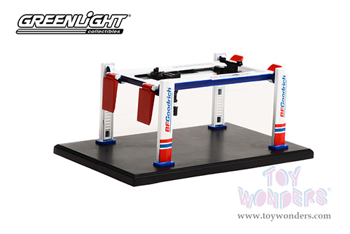 16150/48 Greenlight Auto Body Shop Four-Post Lifts Series 4 diecast model car accessories