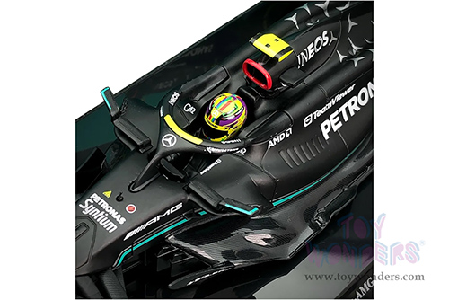 Bburago Formula Racing - Mercedes AMG Petronas F1 Team #44 Lewis Hamilton with Driver Formula One F1 W14 E Performance (2023) (1/24 scale diecast model car, Black) 18-28028/44