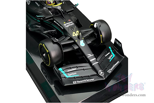 Bburago Formula Racing - Mercedes AMG Petronas F1 Team #44 Lewis Hamilton with Driver Formula One F1 W14 E Performance (2023) (1/24 scale diecast model car, Black) 18-28028/44