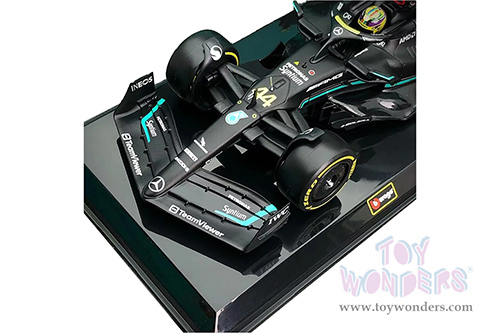 Bburago Formula Racing - Mercedes AMG Petronas F1 Team #44 Lewis Hamilton with Driver Formula One F1 W14 E Performance (2023) (1/24 scale diecast model car, Black) 18-28028/44