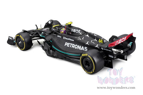 Bburago Formula Racing - Mercedes AMG Petronas F1 Team #44 Lewis Hamilton with Driver Formula One F1 W14 E Performance (2023) (1/24 scale diecast model car, Black) 18-28028/44