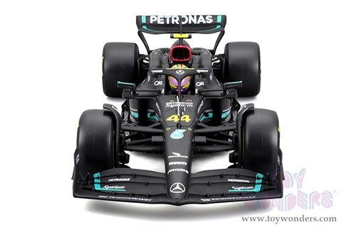 Bburago Formula Racing - Mercedes AMG Petronas F1 Team #44 Lewis Hamilton with Driver Formula One F1 W14 E Performance (2023) (1/24 scale diecast model car, Black) 18-28028/44