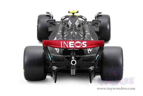 Bburago Formula Racing - Mercedes AMG Petronas F1 Team #44 Lewis Hamilton with Driver Formula One F1 W14 E Performance (2023) (1/24 scale diecast model car, Black) 18-28028/44