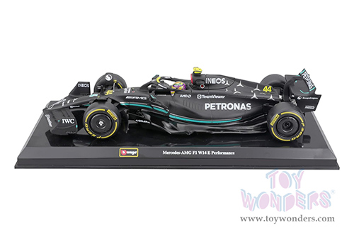 Bburago Formula Racing - Mercedes AMG Petronas F1 Team #44 Lewis Hamilton with Driver Formula One F1 W14 E Performance (2023) (1/24 scale diecast model car, Black) 18-28028/44