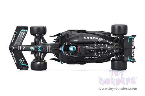Bburago Formula Racing - Mercedes AMG Petronas F1 Team #63 George Russell with Driver Formula One F1 W14 E Performance (2023) (1/24 scale diecast model car, Black) 18-28028/63A