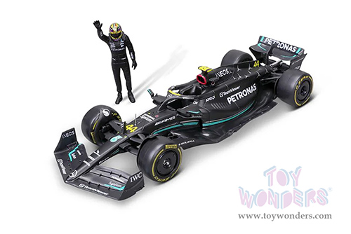Bburago Formula Racing - Mercedes AMG Petronas F1 Team #44 Lewis Hamilton Formula One F1 W14 E Performance (2023) with Driver Figure (1/24 scale diecast model car, Black) 18-28037/44