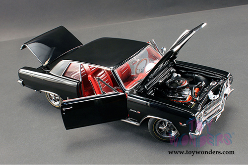 Acme - Chevrolet&reg; Chevelle&reg; Z16 (Malibu SS 396) Hardtop (1965, 1/18 scale diecast model car, Black)  1805301