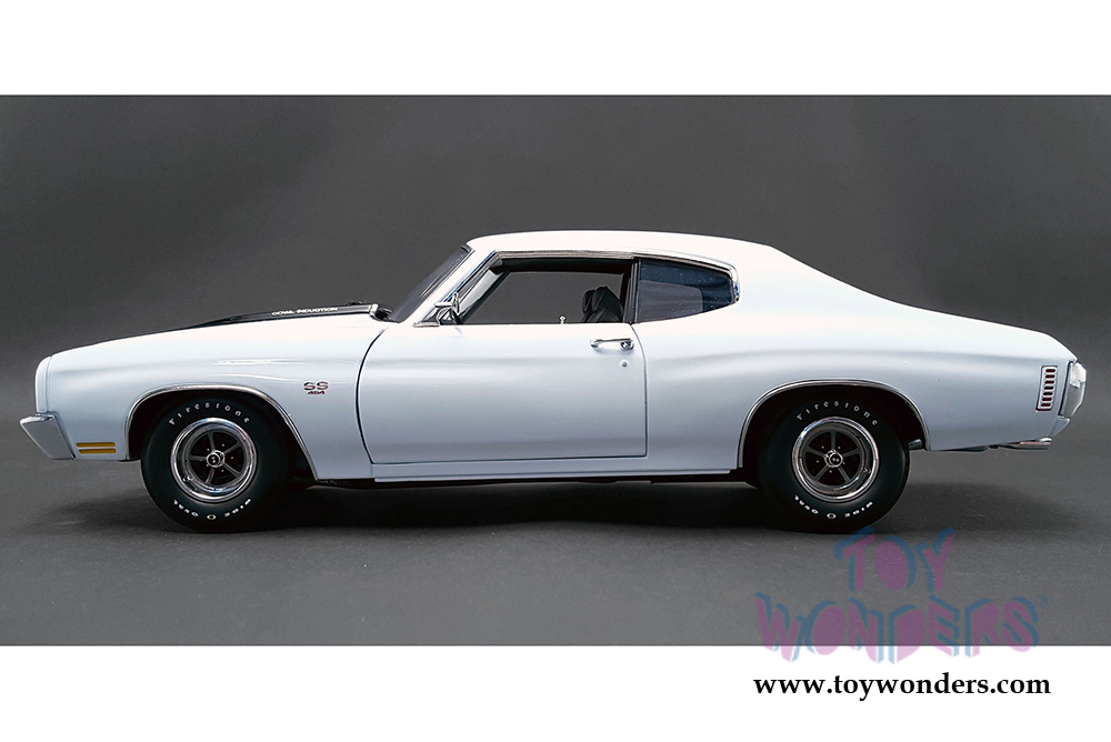 Chevy Chevelle LS6 454 Hard Top 1805508 1/18 scale Acme Chevy Chevelle LS6 454 Hard Top 1805508 1/18 scale Acme
