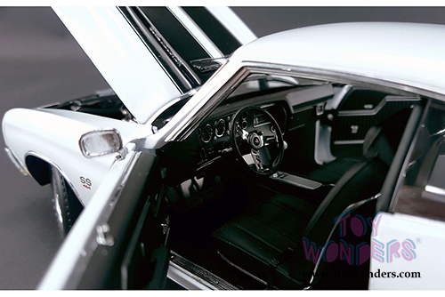 Acme - Chevy Chevelle LS6 454 Hardtop (1970, 1/18 scale diecast model car, White)  1805508