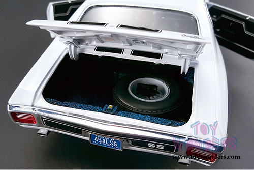 Acme - Chevy Chevelle LS6 454 Hardtop (1970, 1/18 scale diecast model car, White)  1805508