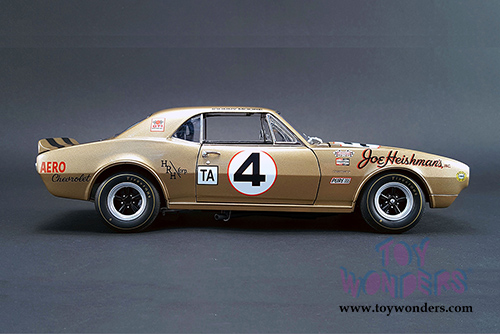Acme - Chevy Camaro Z28 Hardtop (1967, 1/18 scale diecast model car, Gold w/Black) 1805703