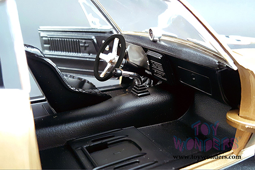 Acme - Chevy Camaro Z28 Hardtop (1967, 1/18 scale diecast model car, Gold w/Black) 1805703