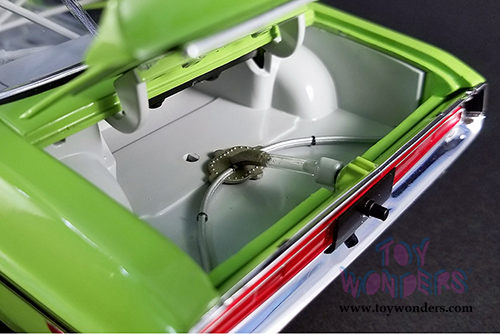 Acme | Sam Posey #77 Dodge Challenger Trans Am (1970, 1/18 scale diecast model car, Green) 1806001