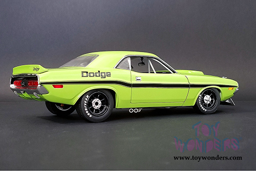 Acme | Sam Posey #77 Dodge Challenger Trans Am Street Version (1970, 1/18 scale diecast model car, Green) 1806001B