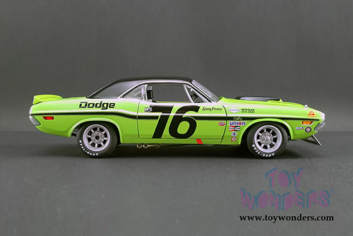 Acme | Sam Posey #76 Dodge Challenger Trans Am (1970, 1/18 scale diecast model car, Green) 1806009