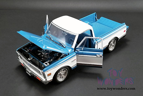 Acme - Chevrolet&reg; C10 Custom Pickup Truck (1971, 1/18 scale diecast model car, Blue w/White) 1807209