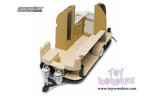 Greenlight - Airstream Bambi 16' Camper Trailer 1 (1/24 scale diecast model car, Polished Chrome) 18228