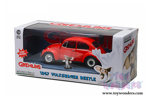 Greenlight Hollywood - Gremlins Volkswagen Beetle Hard Top with Gizmo figure (1967, 1/24 scale diecast model car, Red) 18231