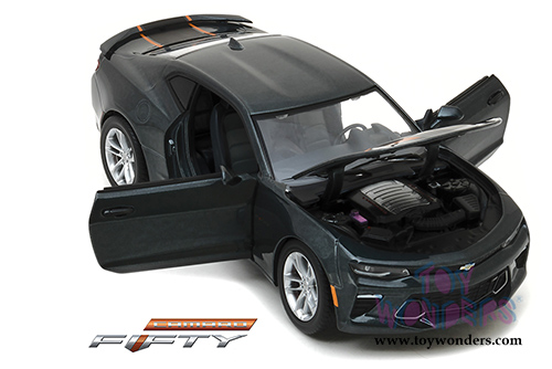 Greenlight - Chevrolet&reg; Camaro&reg; SS&trade; 50th Anniversary Edition Hard Top (2017, 1/24 scale diecast model car, Black) 18234