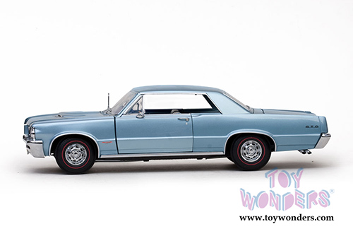 Sun Star USA - Pontiac GTO Hard Top (1964, 1/18 scale diecast model car, Yorktown Blue) 1826BU