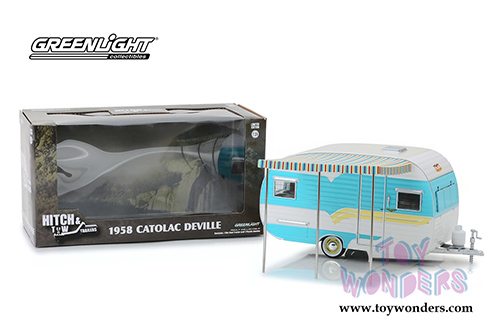 Greenlight - Hitch & Tow Trailers Series 5 | Catolac Deville Travel Trailer (1958, 1/24 scale diecast model car, White/Blue) 18450A/12
