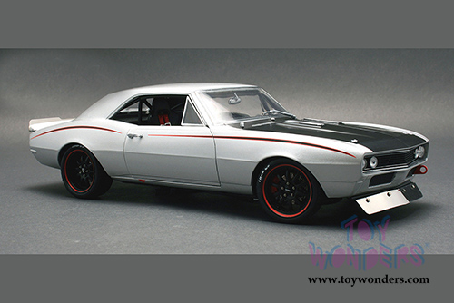 GMP - Chevy Camaro Hard Top (1967, 1/18 scale diecast model car, Sliver) 18806SV