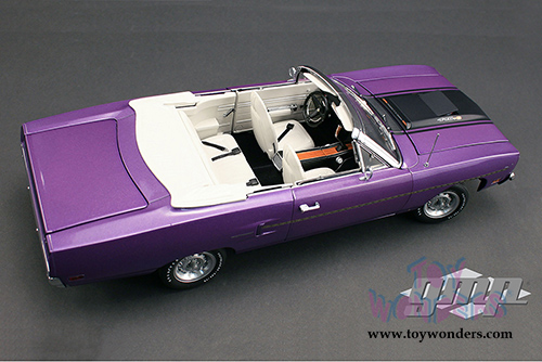 GMP - Plymouth Road Runner Convertible (1970, 1/18 scale diecast model car, Purple) 18810