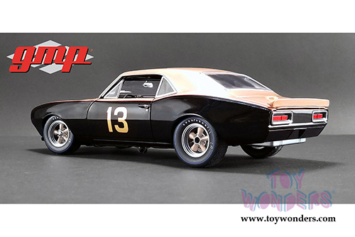 GMP - Smokey Yunick's #13 Chevrolet&reg; Camaro&reg; Hardtop (1967, 1/18 scale diecast model car, Black/Gold) 18901