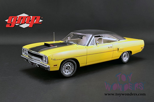 GMP - Plymouth Road Runner with "The Loved Bird" Road Runner Air Grabber Figure (1970, 1/18 scale diecast model car, Yellow/Black) 18924