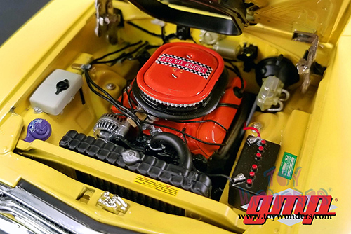 GMP - Plymouth Road Runner with "The Loved Bird" Road Runner Air Grabber Figure (1970, 1/18 scale diecast model car, Yellow/Black) 18924