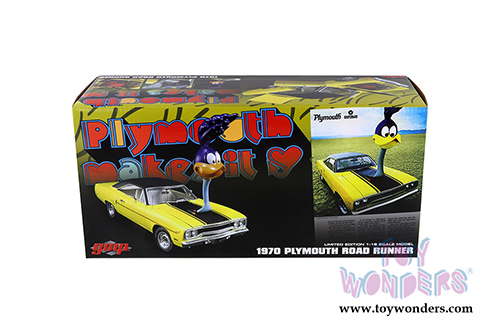 GMP - Plymouth Road Runner with "The Loved Bird" Road Runner Air Grabber Figure (1970, 1/18 scale diecast model car, Yellow/Black) 18924