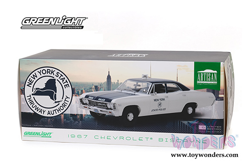 Greenlight - Artisan Chevrolet&reg; Biscayne New York State Police NYSP (1967, 1/18 scale diecast model car, White/Blue) 19054