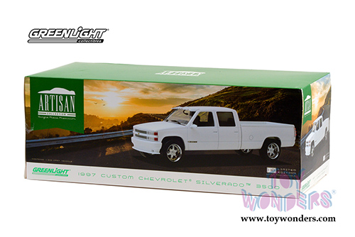 Greenlight - Artisan Chevrolet&reg; Silverado 3500 Crew Cab Pickup Truck (1997, 1/18 scale die cast model car, Olympic White) 19072