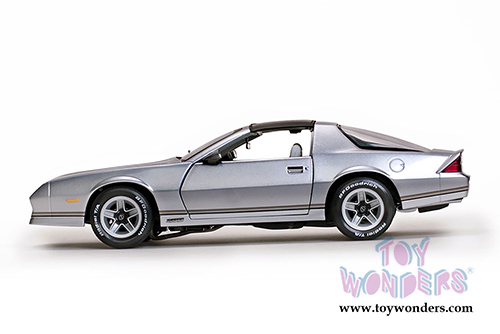 Sun Star USA - Chevy Camaro Z28 T-Top (1982, 1/18 scale diecast model car, Silver) 1931SV