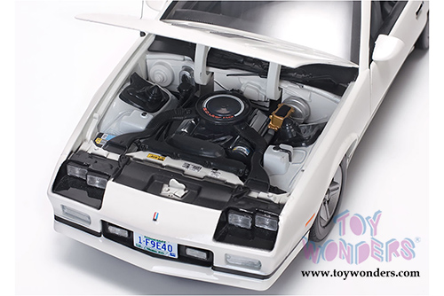 Sun Star USA - Chevy Camaro IROC-Z T-Top (1985, 1/18 scale diecast model car, White) 1940W