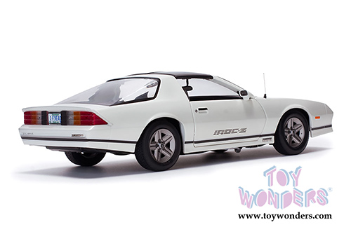 Sun Star USA - Chevy Camaro IROC-Z T-Top (1985, 1/18 scale diecast model car, White) 1940W