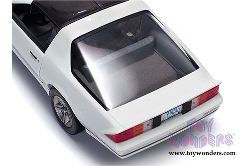 Sun Star USA - Chevy Camaro IROC-Z T-Top (1985, 1/18 scale diecast model car, White) 1940W