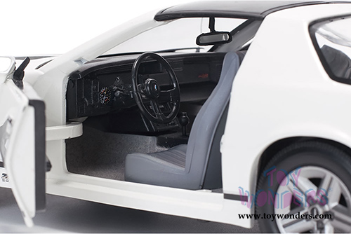 Sun Star USA - Chevy Camaro IROC-Z T-Top (1985, 1/18 scale diecast model car, White) 1940W