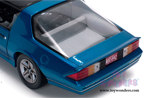 Sun Star USA - Chevy Camaro IROC-Z T-Top (1985, 1/18 scale diecast model car, Bright Blue) 1942BU