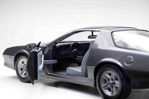 Sun Star USA - Chevrolet&reg; Camaro IROC-Z T-Top (1985, 1/18 scale diecast model car, Medium Gray) 1944