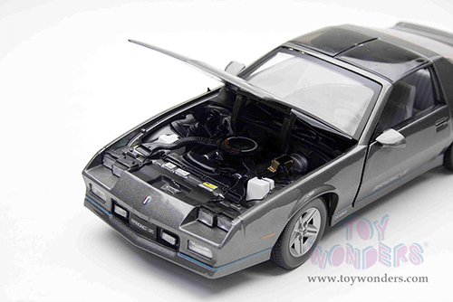 Sun Star USA - Chevrolet&reg; Camaro IROC-Z T-Top (1985, 1/18 scale diecast model car, Medium Gray) 1944