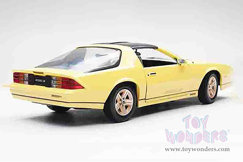 Acme Exclusive - Chevrolet&reg; Camaro IROC-Z T-Top (1985, 1/18 scale diecast model car, Yellow Gold) 1945