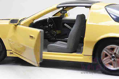 Acme Exclusive - Chevrolet&reg; Camaro IROC-Z T-Top (1985, 1/18 scale diecast model car, Yellow Gold) 1945