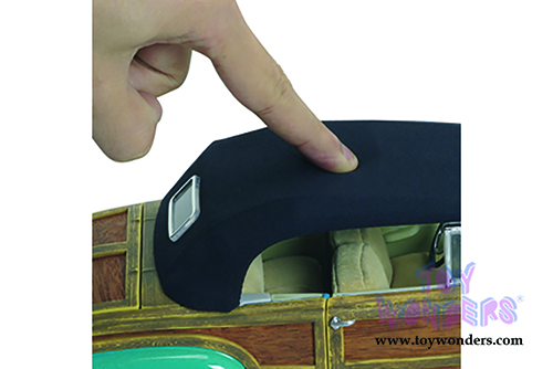 Lucky Road Signature - Ford Sportsman Convertible w/ Removable Bonnet (1946, 1/18 scale diecast model car, Green) 20048GN