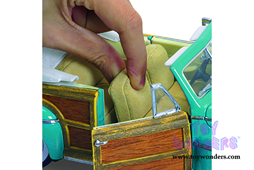 Lucky Road Signature - Ford Sportsman Convertible w/ Removable Bonnet (1946, 1/18 scale diecast model car, Green) 20048GN